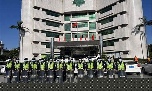 急招8小时保安4500元_急招8小时保安